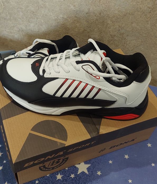 Продам кросівки нові