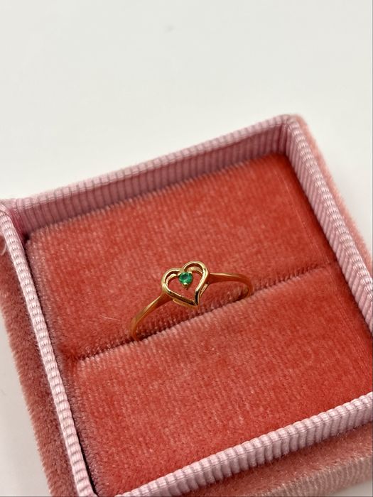 Złoty pierścionek z niebieską cyrkonią