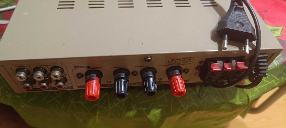 Vendo amplificador  semi-novo