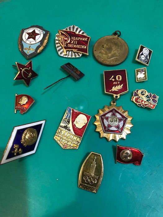 Продам свою колекцію значков.