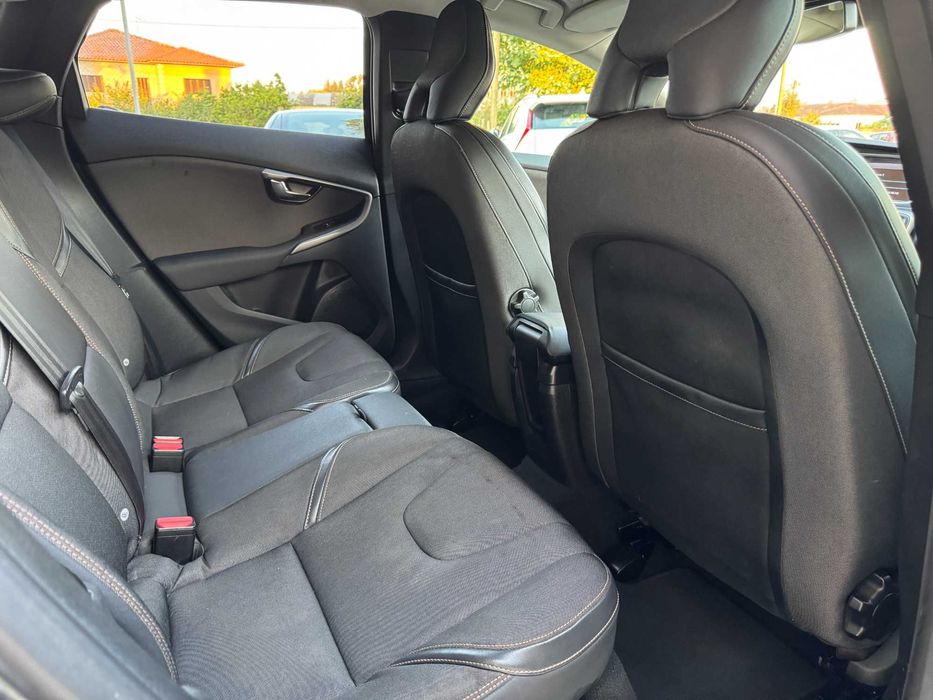 Volvo V40 Cross Country 1.6 D2 Momentum