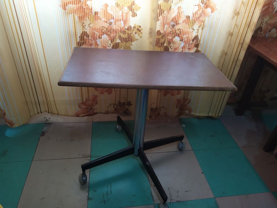 Продам журнальный столик