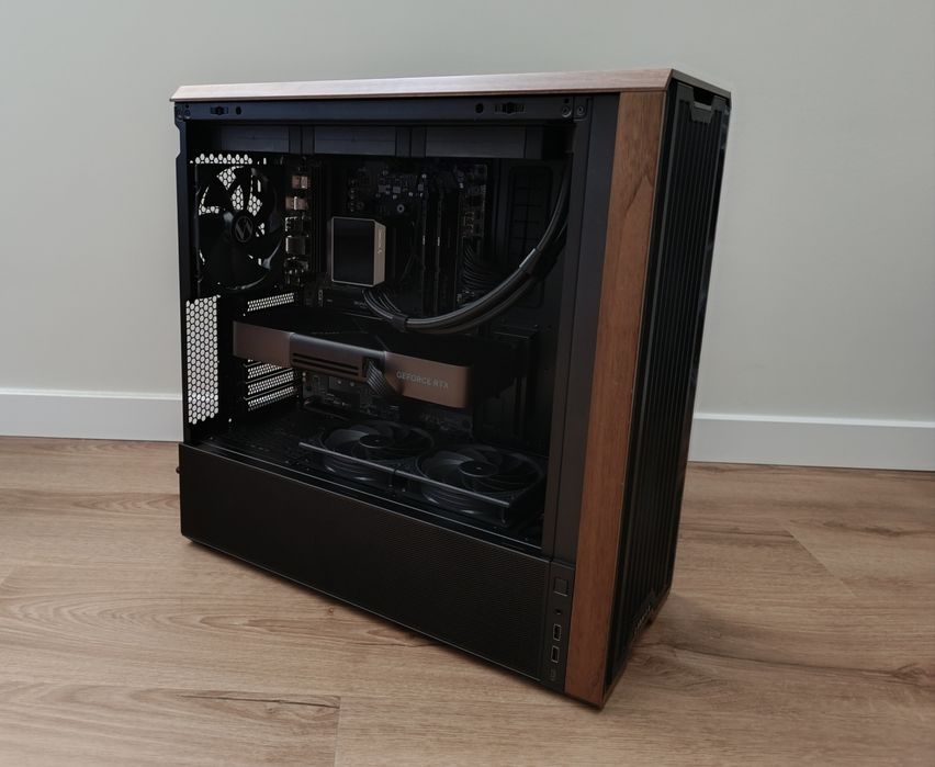 PC Gaming 4K Ultra- 7800X3D, 32G DDR5, 2tb, 5070