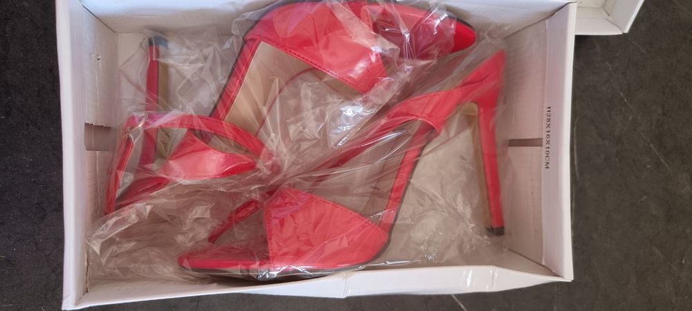 Sandálias de salto alto, vermelhas tamanho 39