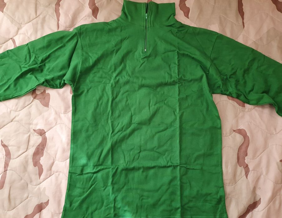 1 Sweatshirt gola alta com fecho verde - M
