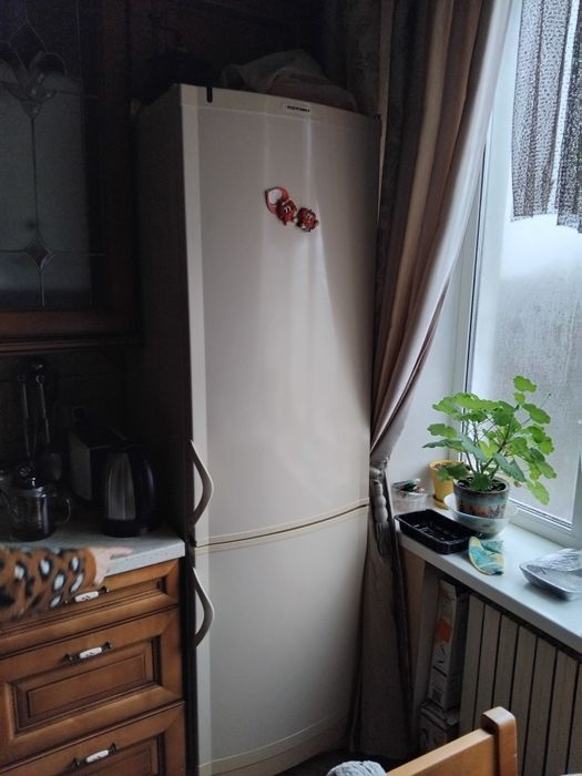 Продам холодильник рабочий vestfrost Дания