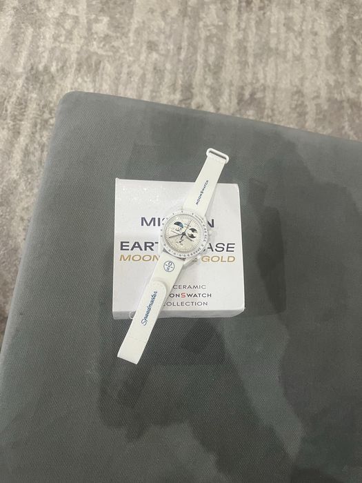 Relógio swatch x omega mission to earthphase moongold