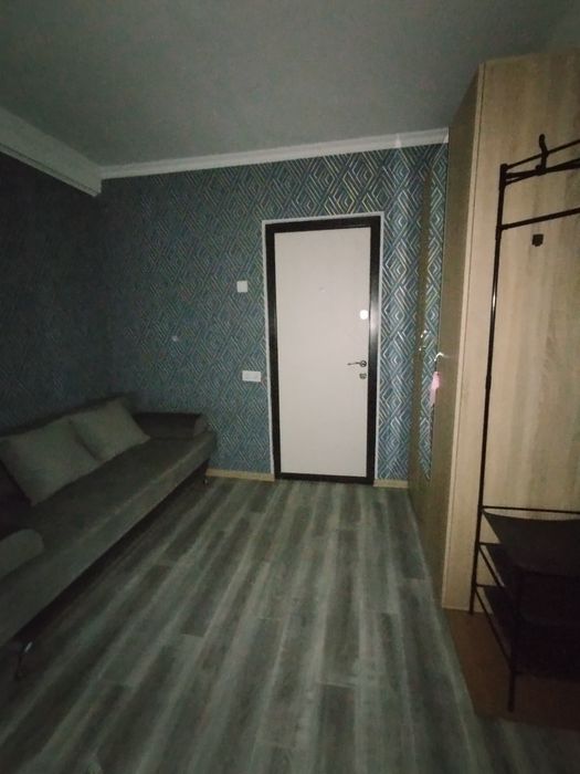 Комунальна квартира в оренду — метро 15 хв, для 1–2 осіб.