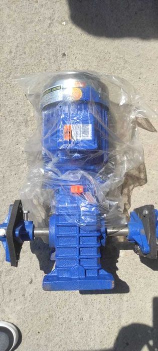 Двигатель-редуктор для аэратора Y100L-4