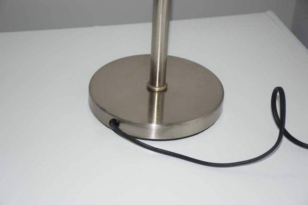 Candeeiro elétrico de mesa, em metal de boa qualidade