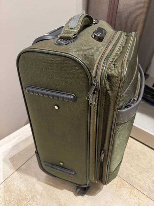 Дорожня валіза зелена