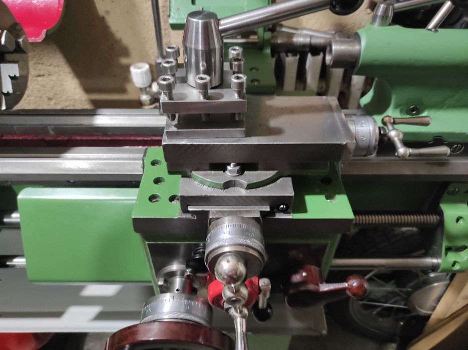 Продам  токарный станок ТВ-6 в новом состоянии.