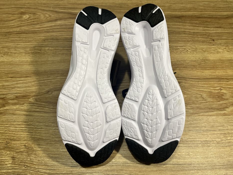 Кросівки ASICS Versablast 2 Нові.  Розмір 42(26,5 см.)