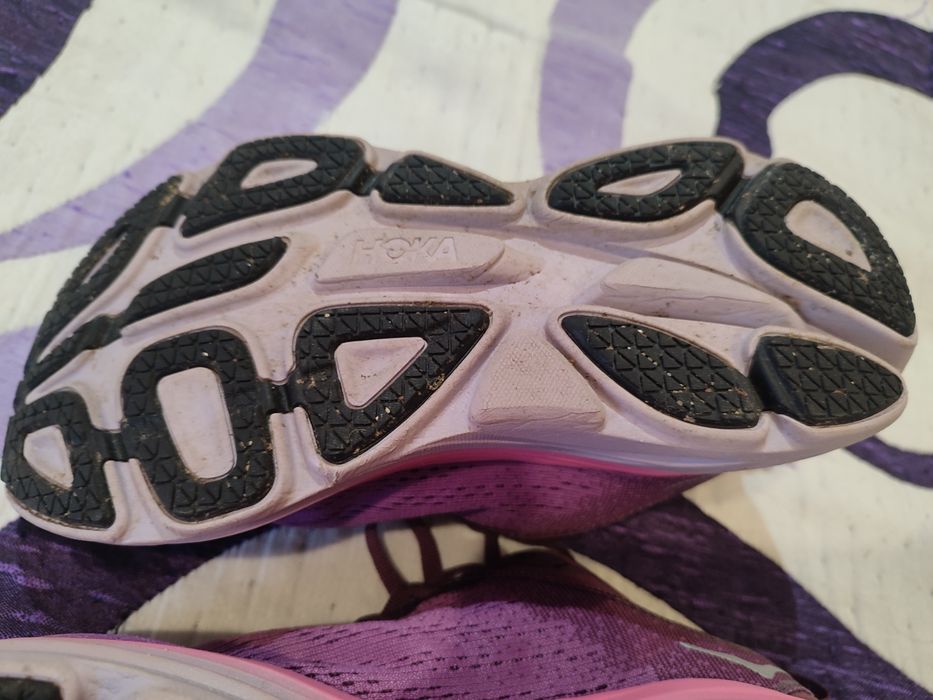 Ténis Hoka Bondi 8 – EUR 36 – Como Novas