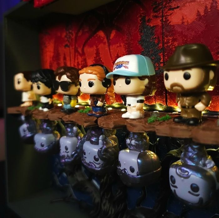 The Upside Down Display – Interaktywna Diorama Kolekcjonerska