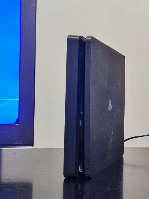 Ps4 slim com comando