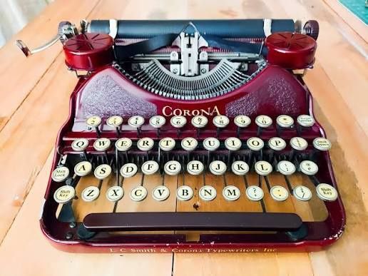 Acervos de mobiliário antigo, antiguidades, arte sacra, etc