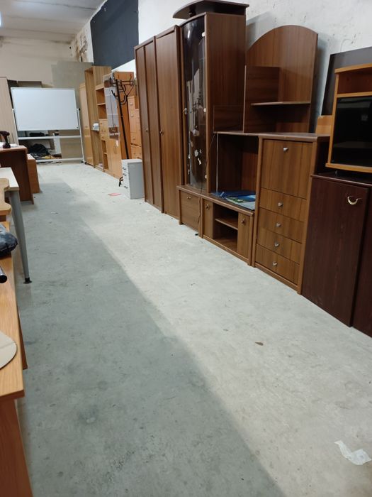 Распродажа Офисная мебель тумбы столы шкафы Стелажи Кресла