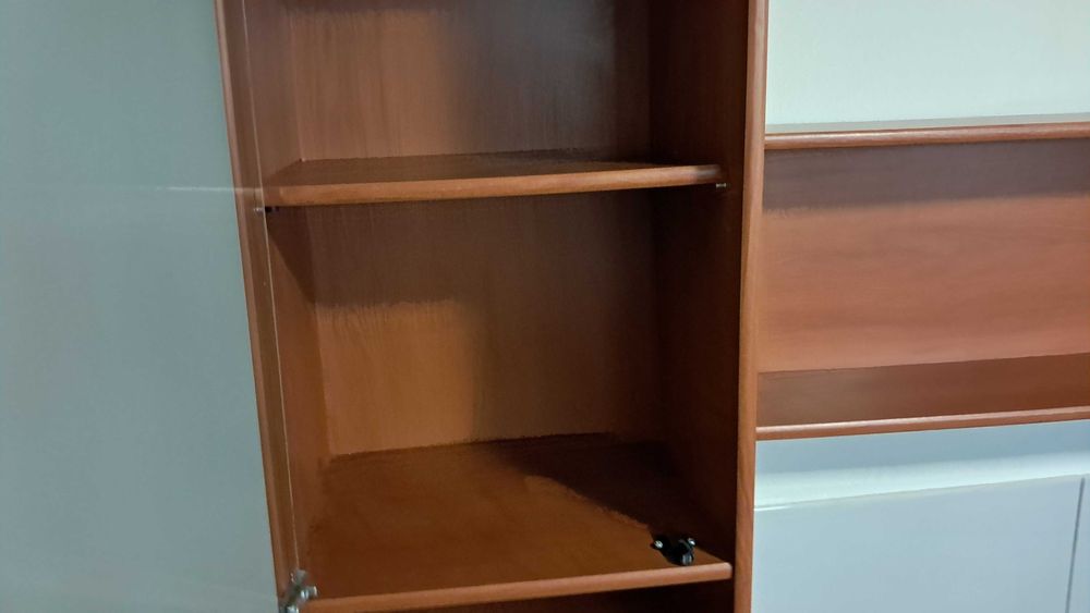 Móvel sala para tv com muita arrumação.