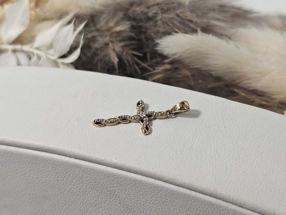 Krzyż CYRKONIE próba 333 Waga 0,51g