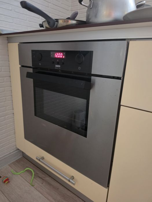 Духова шафа Zanussi