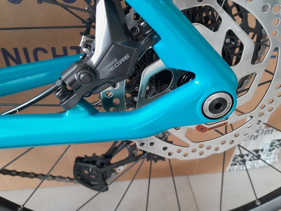 Nowy Cube Reaction C:62 One carbon'n'white ,aquamarine´n´black M /L/XL