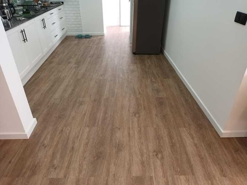 Chão Flutuante e pinturas