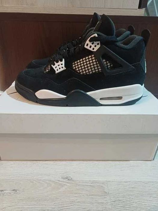 Air Jordan 4 Retro White Thunder buty sportowe R.40