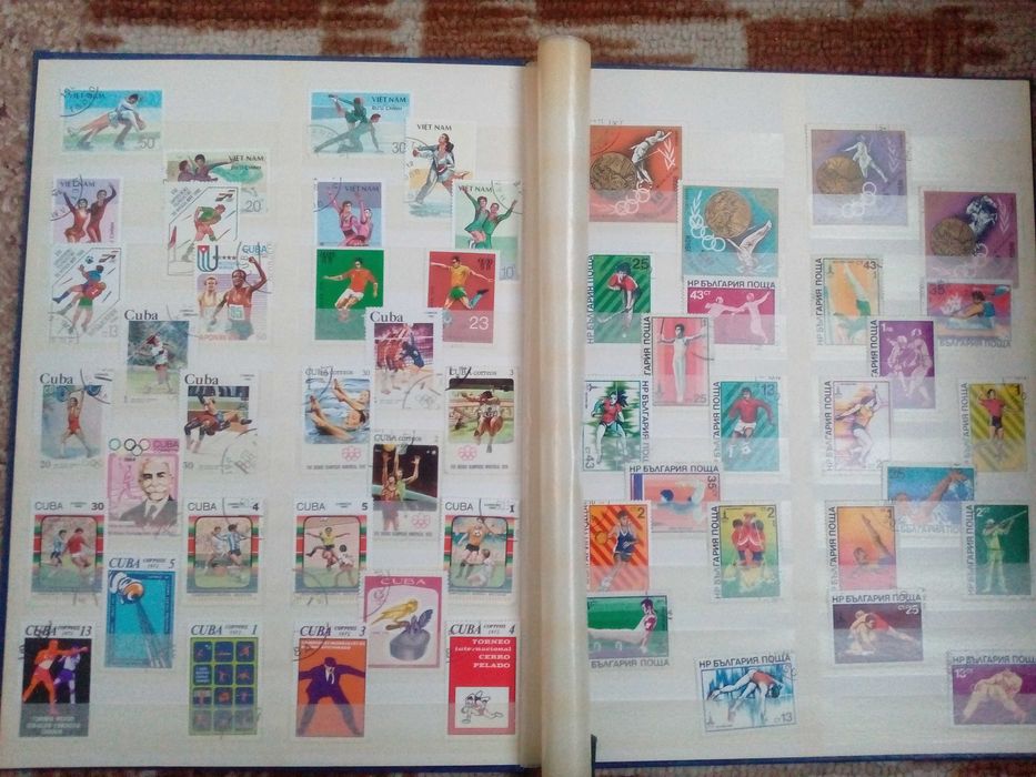 Альбом (кляссер) с марками.