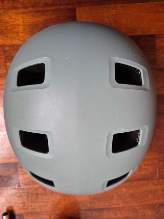 Skate Kit Completo (capacete + proteções + acessórios) – Excelente estado