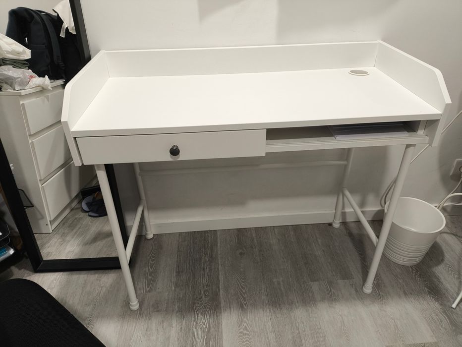IKEA desk in excellent condition64575282824322120