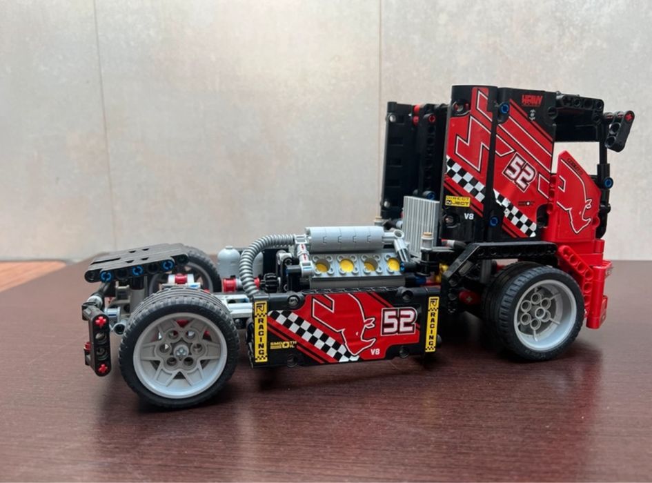 Lego Technic 2w1 Ciężarówka wyścigowa 42041