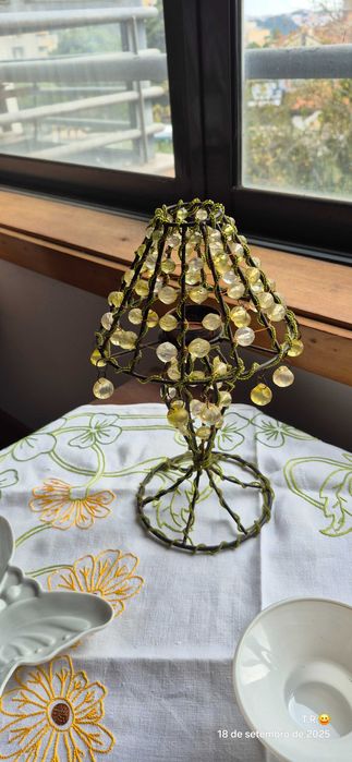 Conjunto de vários veleiros e uma taça em borboleta