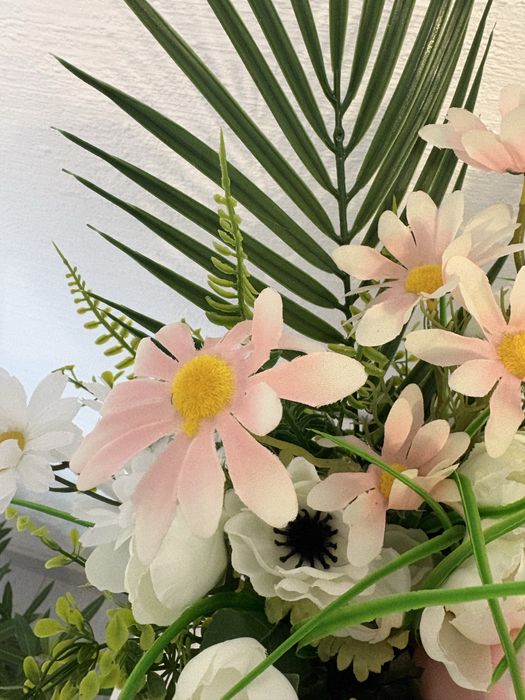 Kompozycja wiosenno wielkanocna  z zajaczkiem