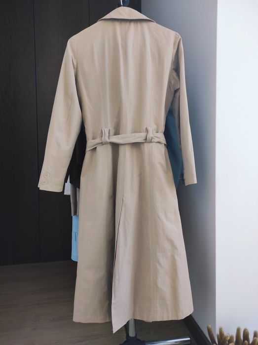 Gabardina bege com cinto