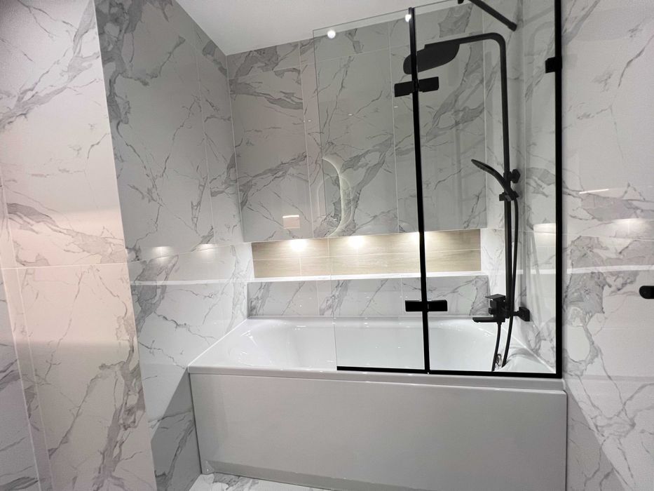 ТОПОВА євроТРІЙКА в районі центру повністю укомплектована