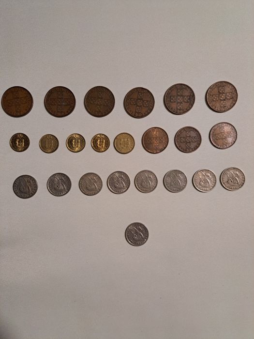 Moedas antigas de escudos