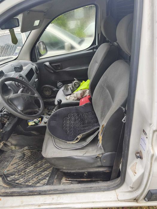 Carrinha sinistrada boa de motor