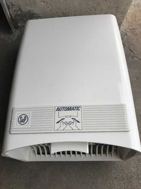 Secador de mãos em estado novo