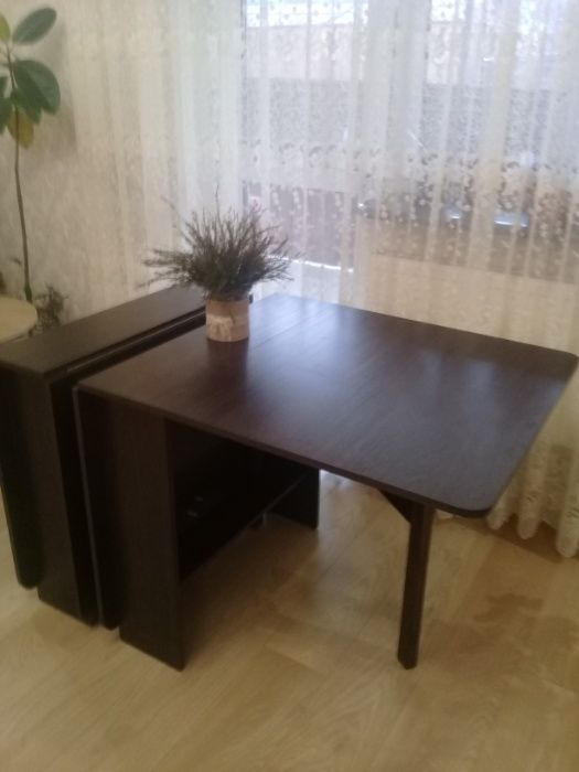 Стол - книжка новый