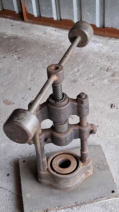 Prasa balansowa ręczna