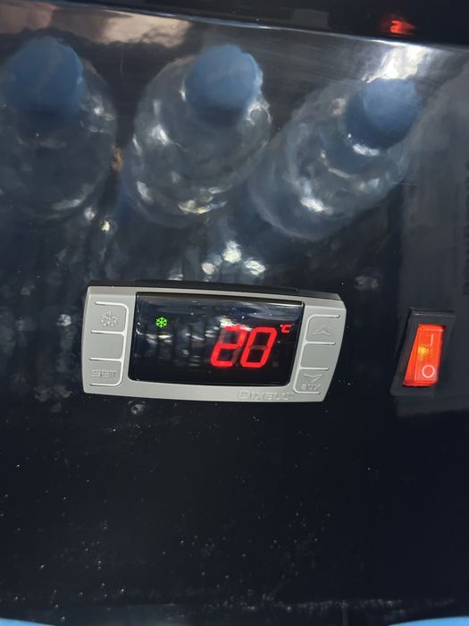 Sprzedam chłodziarkę do napojów GGM Gastro GKS330N – stan idealny