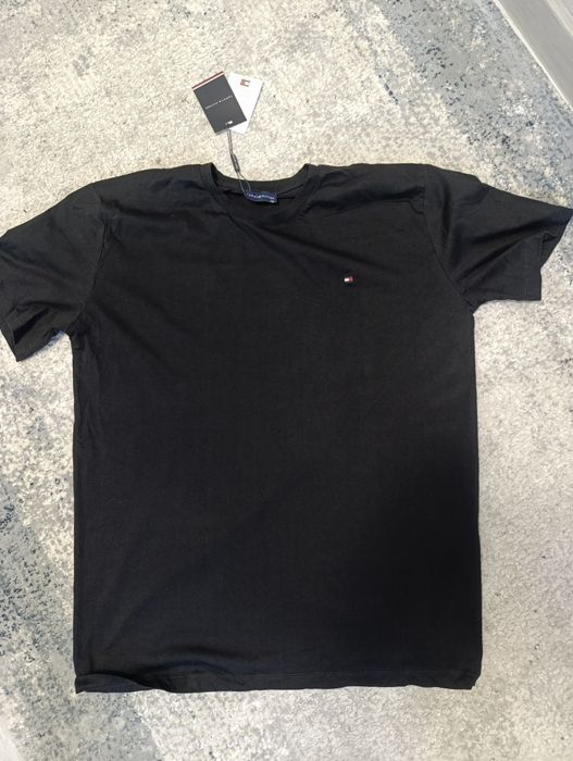Ориганальна нова футболка. "Tommy Hilfiger" розмір XXL