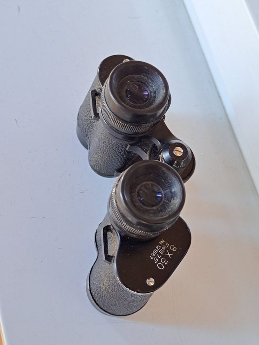 Продаю вінтажний  бінокль.