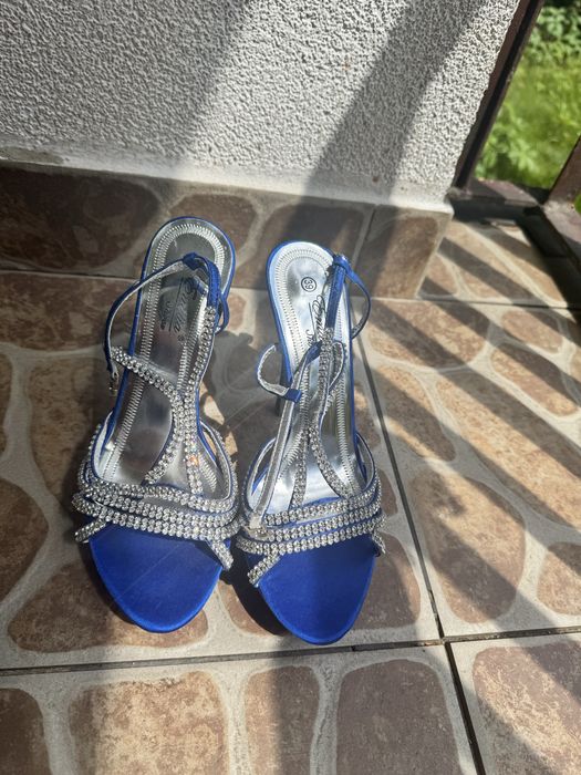 Buty szpilki 39