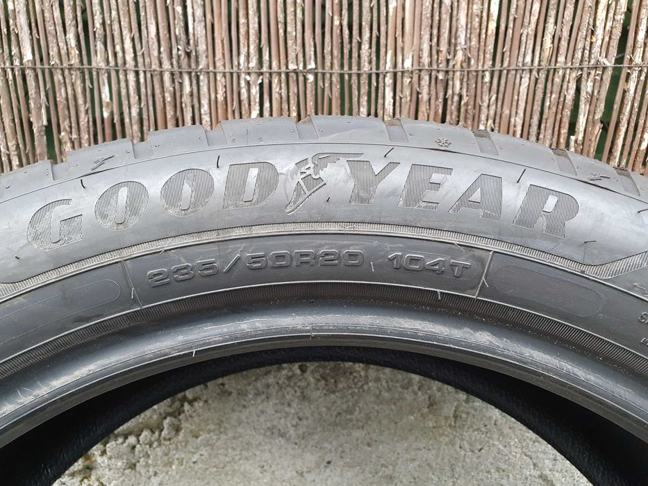2x 235/50/20 104T Good/Year UltraGrip 7,4mm 2024r.