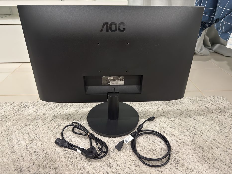 Monitor AOC 27”