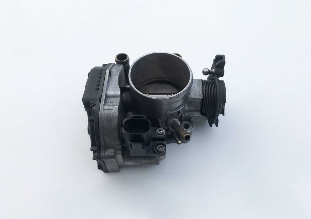 Дросельна заслонка Volkswagen Passat B5 (1996-2000 р.в) - 1.6-1.8