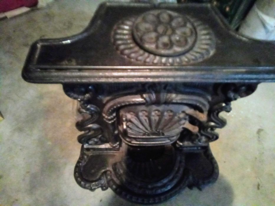 SALAMANDRA muito antiga em bom estado com várias utilidades