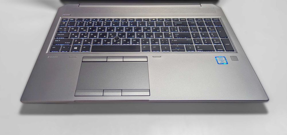 HP ZBook 15 G5 i7/6xC/4.3GHz/FHD_IPS/32G_RAM/512GB_SSD/P1000/TBD/Webca